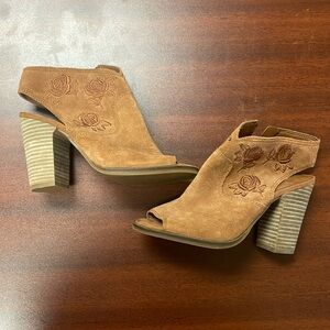 Lucky Brand size 6 open toed heels